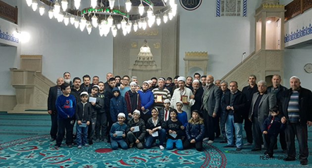 Kahramanmaraş'ta namazlarını 5 vakit camide kılan 345 çocuk ödüllendirildi