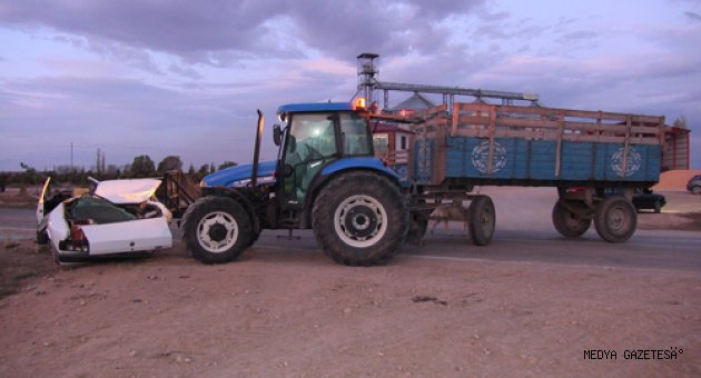 Kahramanmaraş'ta otomobil ile traktör çarpıştı: 2 yaralı