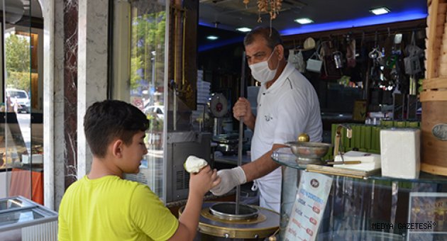 Kahramanmaraş'ta sıcağa karşı dondurma ve meyan şerbeti