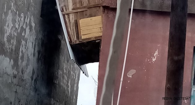 - Kahramanmaraş'ta şiddetli rüzgar hayatı olumsuz etkiledi.