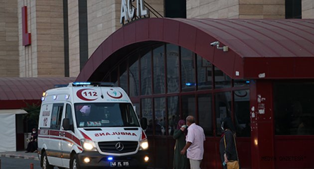 Kahramanmaraş'ta üzerine demir kapı devrilen çocuk öldü