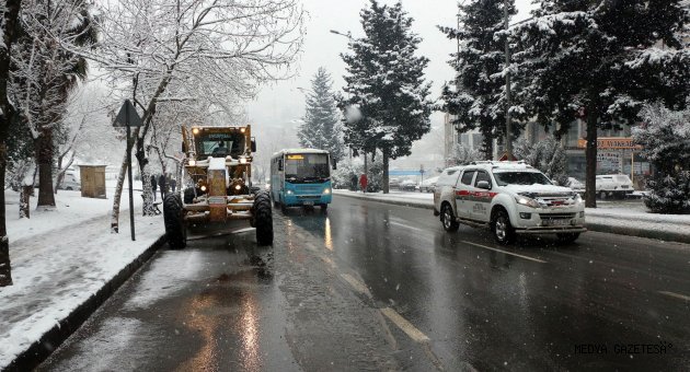Kaldırımlarda Kar Temizliği
