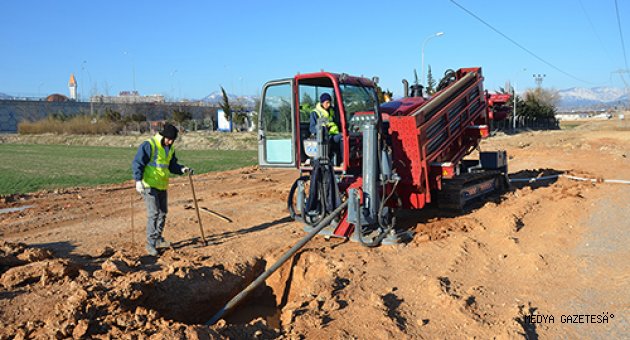 KASKİ 14 METRE DERİNE KANALİZASYON HATTI DÖŞÜYOR