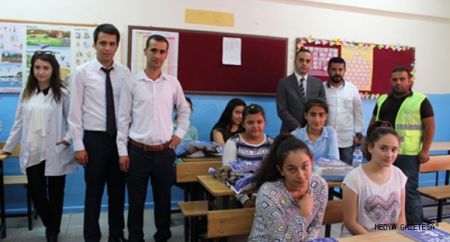 KASKİ’NİN TAŞERON FİRMASINDAN EKİNÖZÜLÜ ÖĞRENCİLERE KİTAP YARDIMI