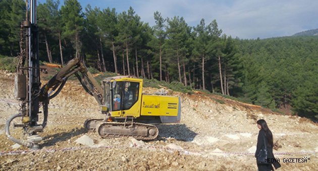 KAYALARI DELEREK YOL YAPIYORLAR