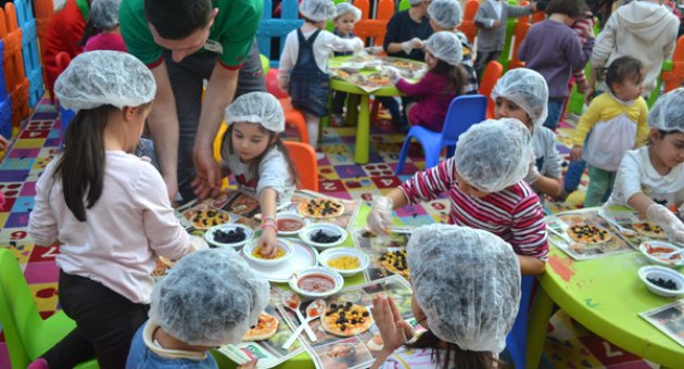Kendi pizzalarını kendileri yaptılar