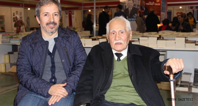 Kitap Fuarında Ekinözülü Şairler Rüzgâr Estirdi.