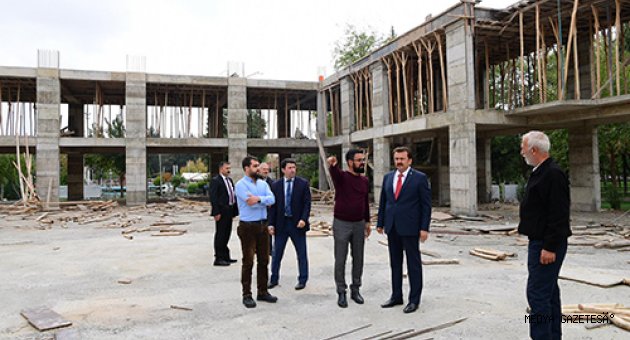 KONGRE BİNASINDA KATLAR YÜKSELİYOR