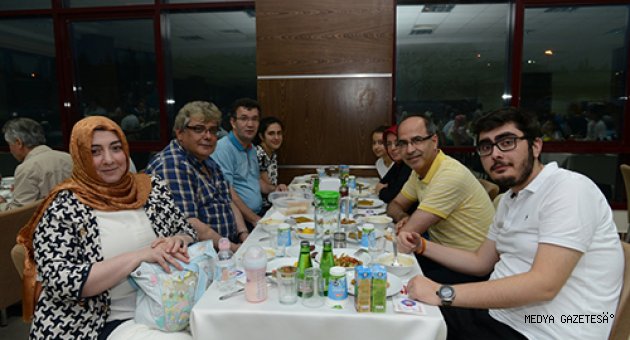 KSÜ AKADEMİK PERSONELİ, İFTAR YEMEĞİNDE BİR ARAYA GELDİ
