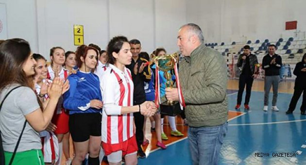 KSÜ BAYAN SALON FUTBOLU TAKIMI 1. LİGE YÜKSELDİ