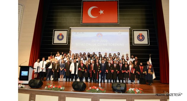 KSÜ’de Diş Hekimi Adayları Beyaz Önlüklerini Törenle Giydi