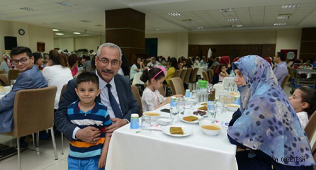 KSÜ İDARİ PERSONELİ, İFTAR YEMEĞİNDE BULUŞTU