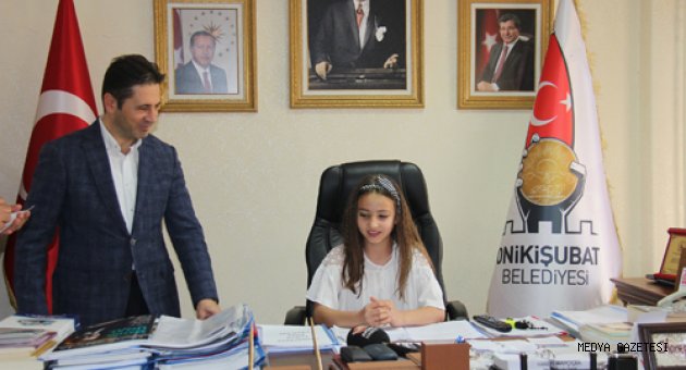 KÜÇÜK BAŞKAN HİZMETİ KENDİ OKULUNDAN BAŞLATTI