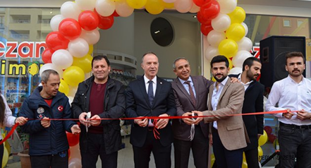 Limon Eczanesi’ne Görkemli Açılış