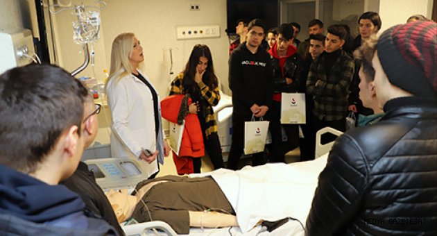 - LİSE SON SINIF ÖĞRENCİLERİ ÜNİVERSİTE HAZIRLIĞINDA