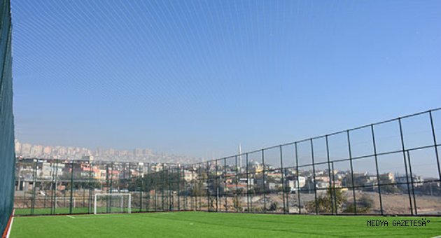 MALİK EJDER’E İKİ ADET HALI SAHA