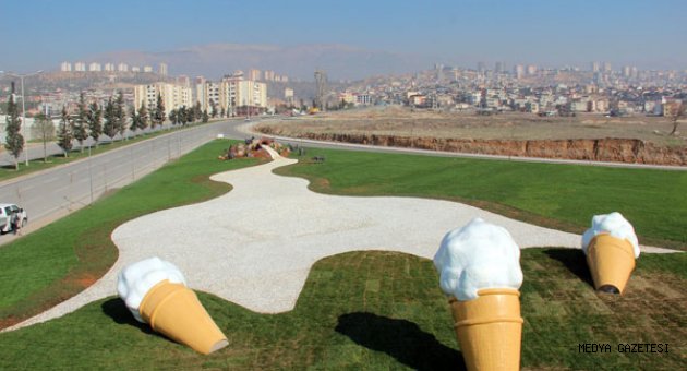 MARAŞ DONDURMASI KAVŞAKTA ANLATILDI
