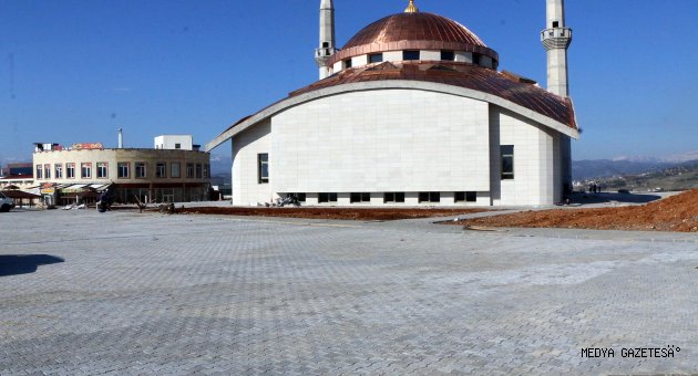 Merkez Camii’de Çevre Düzenlemesi Tamamlandı