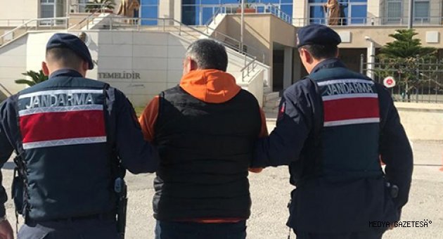 Mersin'de 16 yıl 7 ay hapis cezası bulunan hükümlü tatil sitesinde yakalandı