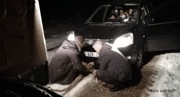 Mersin'in yüksek kesimlerinde karda mahsur kalan 12 araçtaki vatandaşlar kurtarıldı