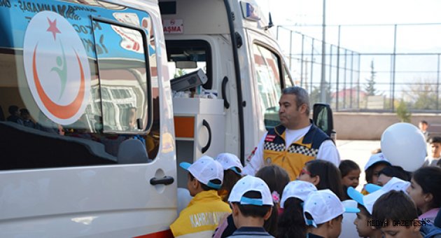 Minik 112’ler “Yaşama Yol Ver” Dedi