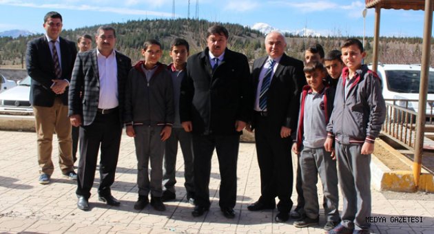 Öğrencilerden Başkan Çeleğen'e Sevgi Seli