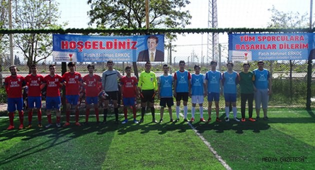 OKULLARINI ŞAMPİYON YAPMAK İÇİN TER DÖKÜYORLAR