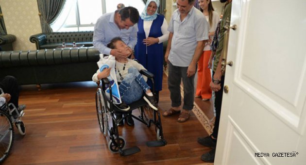 OKUMUŞ’DAN ENGELLİ VATANDAŞLARA TEKERLEKLİ SANDALYE