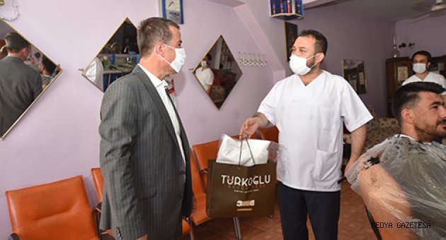 Okumuş; İlçede bulunan Berber ve Kuaförlere Sağlık ve Hijyen Seti dağıtı