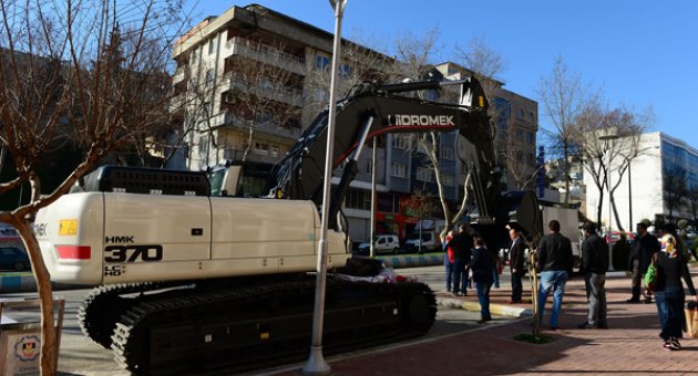 ONİKİŞUBAT’A YENİ EKSKAVATÖR