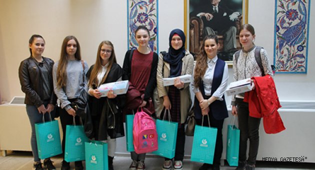 ONİKİŞUBAT BELEDİYESİ, 7 BİN BOSNALI ÖĞRENCİYE ÇANTA VE KIRTASİYE MALZEMELERİ HEDİYE ETTİ