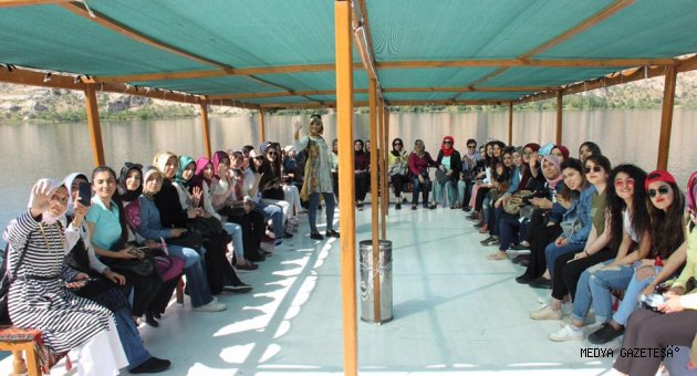 ONİKİŞUBAT BELEDİYESİ’NDEN SINAVA GİRECEK ÖĞRENCİLERE MOTİVASYON GEZİSİ