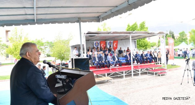 ONİKİŞUBAT BELEDİYESİ ÖĞRENCİLERİN YÜZÜNÜ GÜLDÜRDÜ
