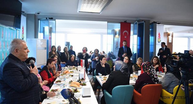 ONİKİŞUBAT BELEDİYESİ VE YARDIM SEVERLER DERNEĞİ YEMEK PROGRAMI