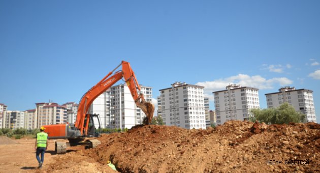 Onikişubat’ta Yeni Yerleşimlerin İçme Suyu Hatları Yapılıyor