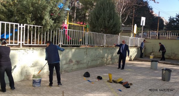 “Öğretmenler Okulunu Boya Yapıyor”