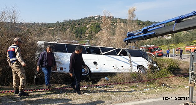 Osmaniye'de tur otobüsü devrildi: 39 yaralı