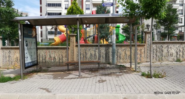 Otobüs durakları dezenfekte ediliyor