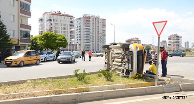 Otomobil ile ticari taksinin çarpışması sonucu 1 kişi yaralandı