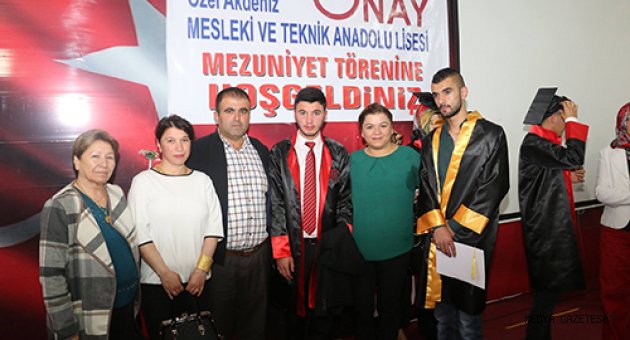 ÖZEL AKDENİZ ONAY MESLEKİ VE TEKNİK ANADOLU LİSESİNDE MEZUNİYET ÇOŞKUSU