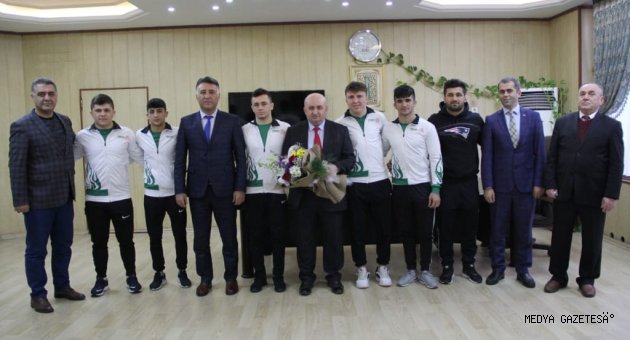 Özel Necip Fazı Anadolu Öğrencileri Türkiye Şampiyonası İçin Vizesini Aldı