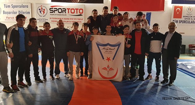 Özel Necip Fazıl Temel Lisesi yine şampiyon