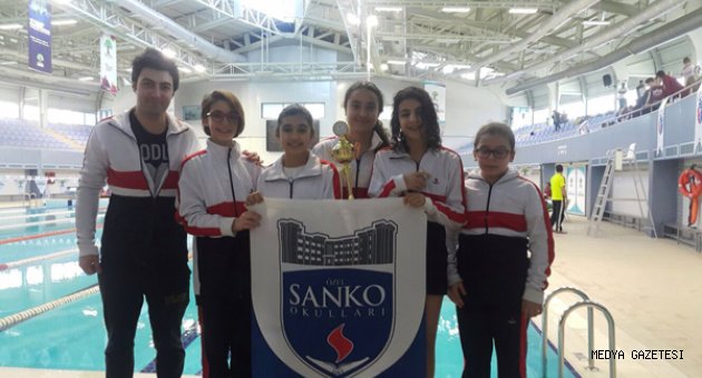 ÖZEL SANKO OKULLARININ KÜÇÜK YÜZÜCÜLERİNİN BÜYÜK BAŞARISI