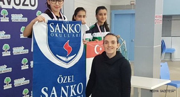 ÖZEL SANKO OKULLARININ YÜZÜCÜLERİ BAŞARIYA DOYMUYOR