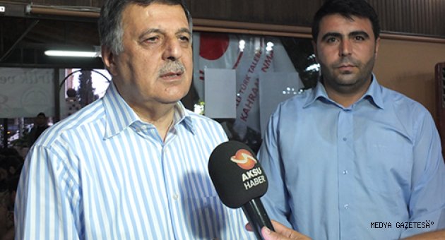 Pakdil, Birlik Vakfı üyeleri ve Ak Parti Dulkadiroğlu Teşkilatı ile bir araya geldi.