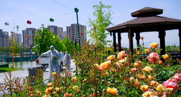 Park ve bahçeler faaliyete hazırlanıyor