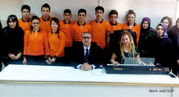 PAZARCIK ANADOLU LİSESİ’NDE MÜZİK DİNLETİSİ