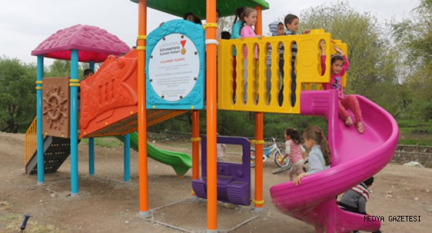 Pazarcık Belediyesi Büyükşehir Desteği ile 11 Mahalleye Park Yapıyor