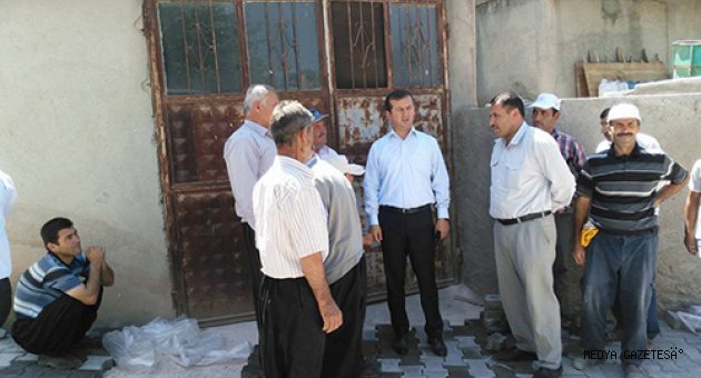 PAZARCIK BELEDİYESİ KİLİT TAŞI ÇALIŞMALARINI İLÇENİN DÖRT BİR YANINDA SÜRDÜRÜYOR