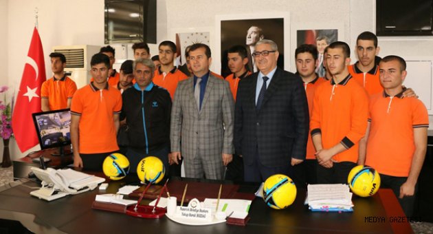 Pazarcık Belediyesi Sporculara destek olmaya devam ediyor.